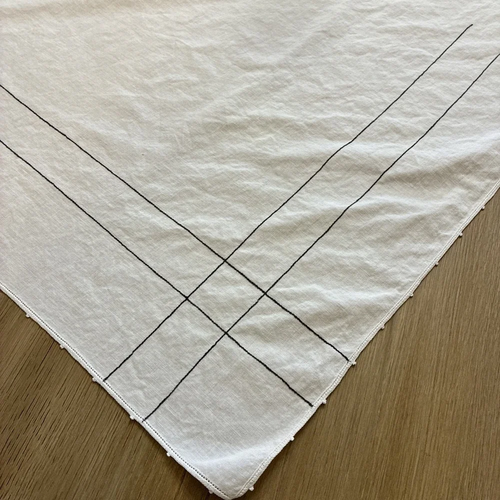 N/A tablecloth has